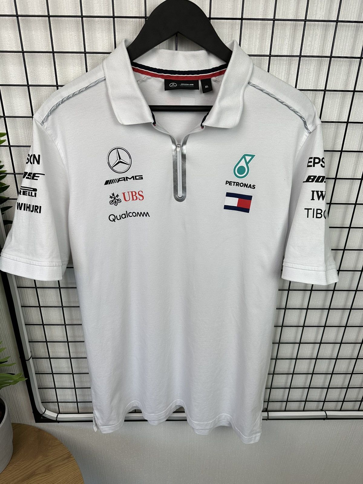 Formula 1 × Mercedes-Benz Mercedes AMG Benz Formula uno Petronas Men XL White T shitrt Size US XL / EU 56 / 4 - 4 Thumbnail