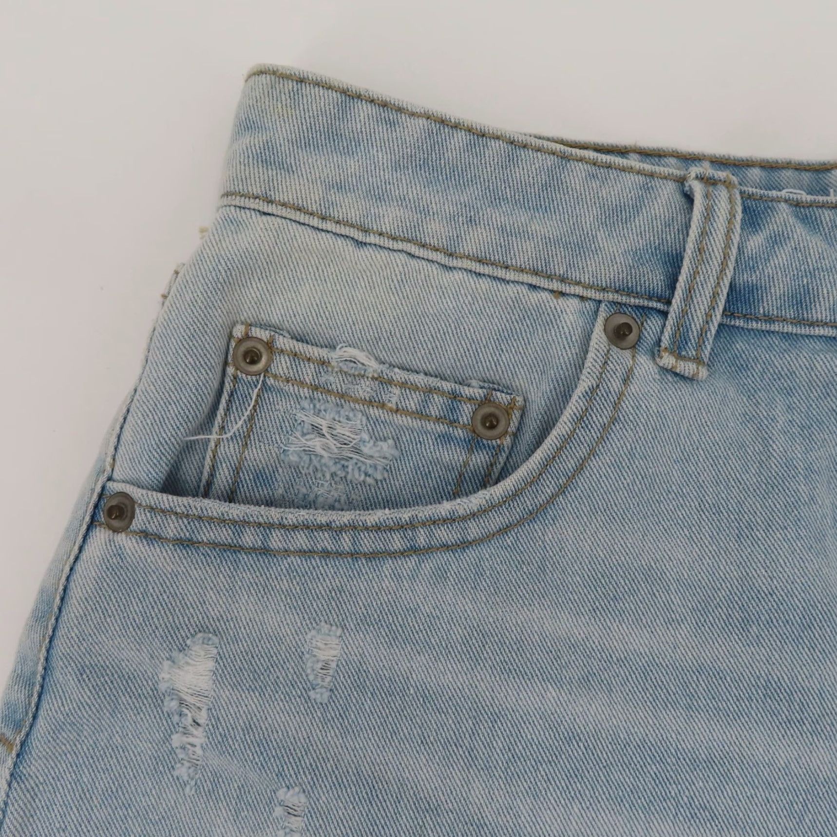 Vintage No Boundaries Juniors Shorts High Rise Destructed Midi 7 Light Blue Denim Jeans NEW Size 28" / US 6 / IT 42 - 2 Thumbnail