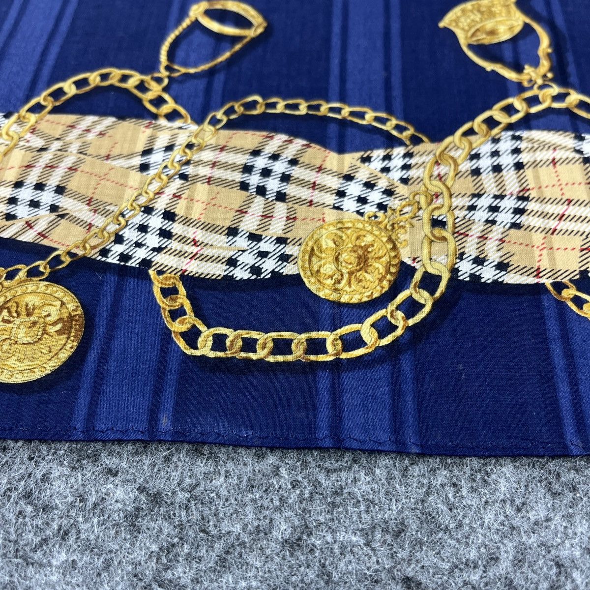 Burberry Burberry Handkerchief / Neckerchief / Headscarf B1740 Size ONE SIZE - 7 Thumbnail
