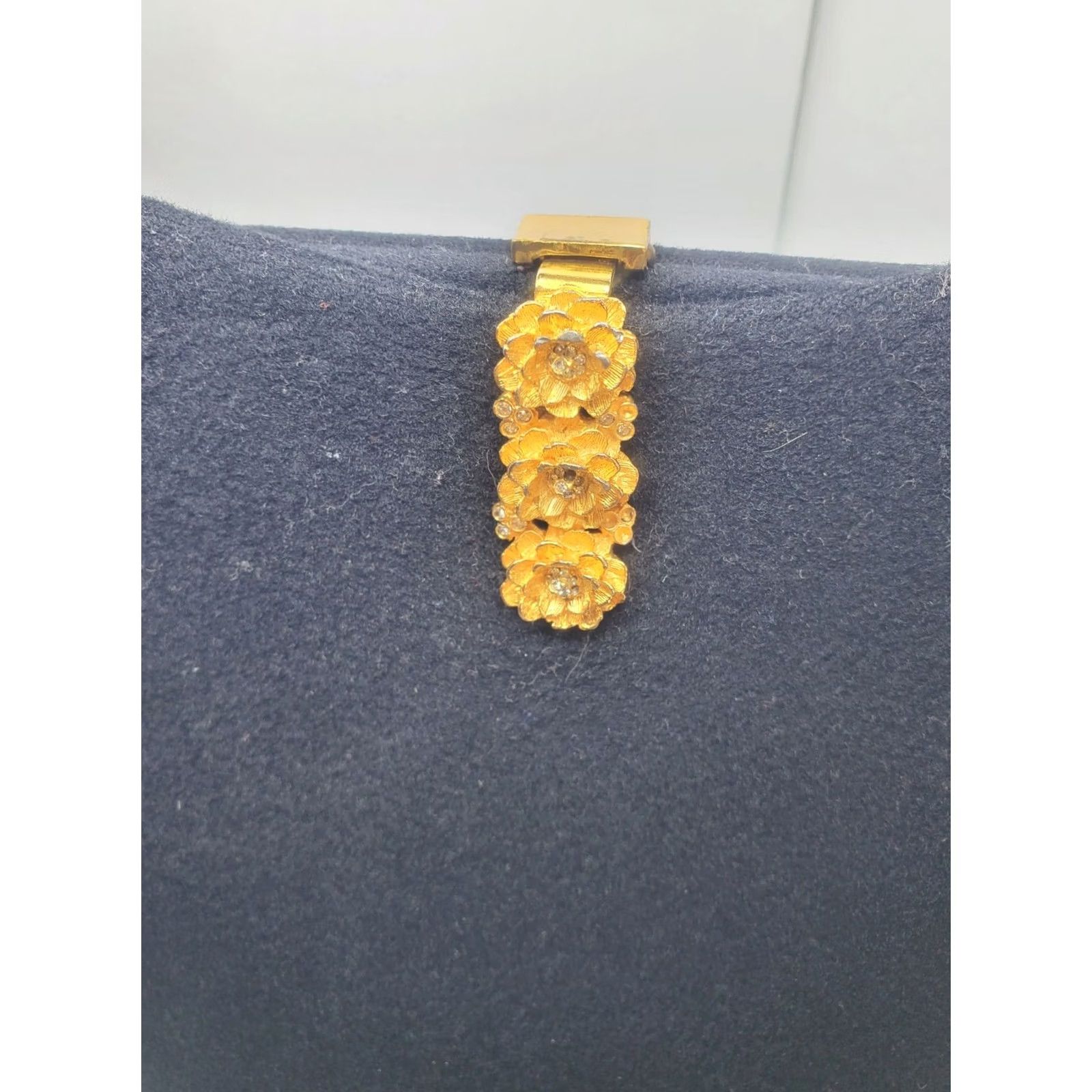 Vintage VINTAGE Harry Rosenfeld Felt Bag Black Suede Gold Floral Clasp Single Handle Formal Womens 1950s Size ONE SIZE - 5 Thumbnail