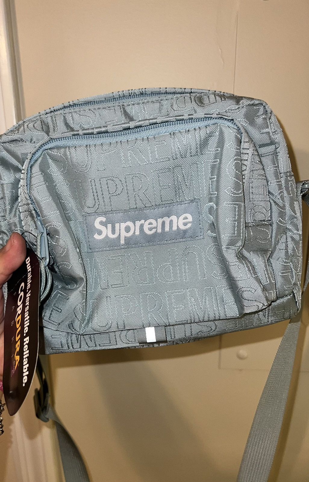 Ss19 supreme ice blue shoulder bag 