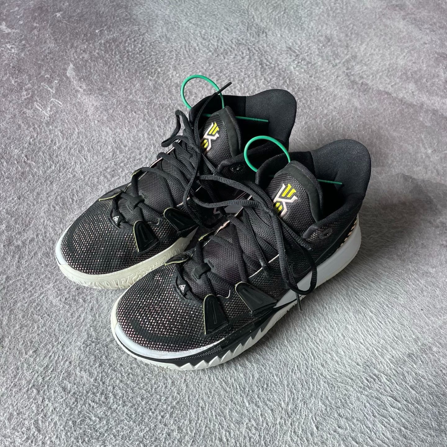 Nike Nike Black Lowtop Sneakers 42 Men Size US 9 / EU 42 - 1 Thumbnail