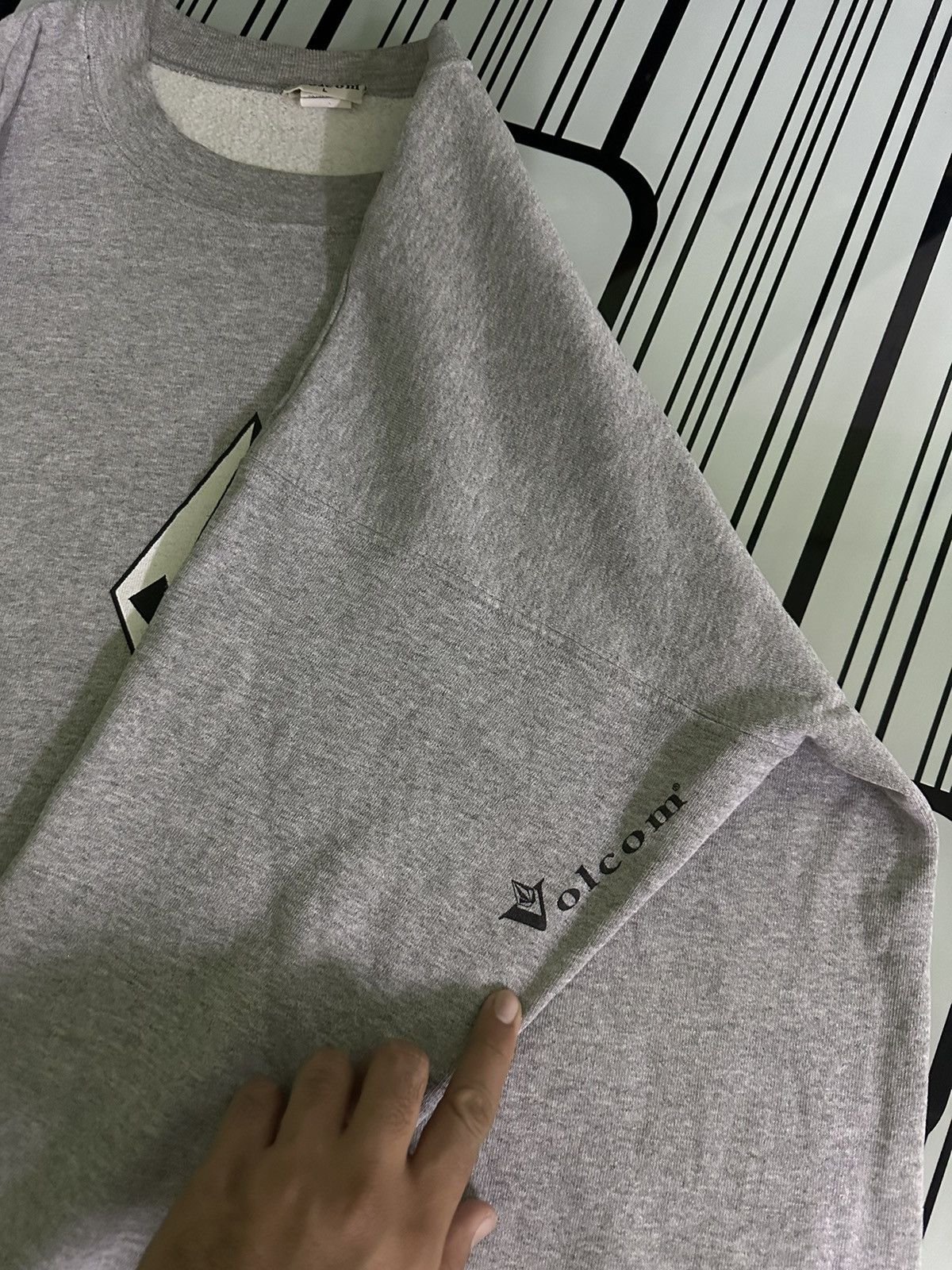 Vintage × Volcom Vintage Volcom Center Logo Sweatshirt Size US L / EU 52-54 / 3 - 8 Thumbnail