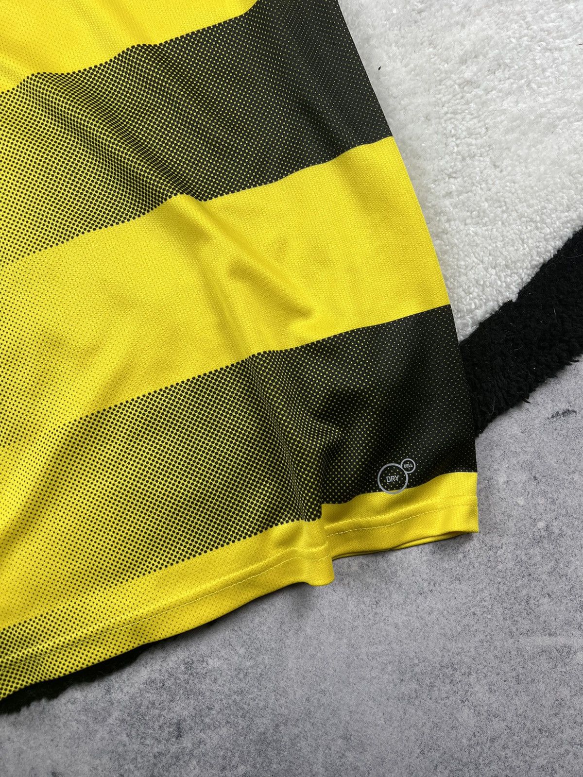 Puma Y2K Borussia Dortmund BVB 2017-18 Blockcore Soccer Jersey Size US L / EU 52-54 / 3 - 5 Thumbnail