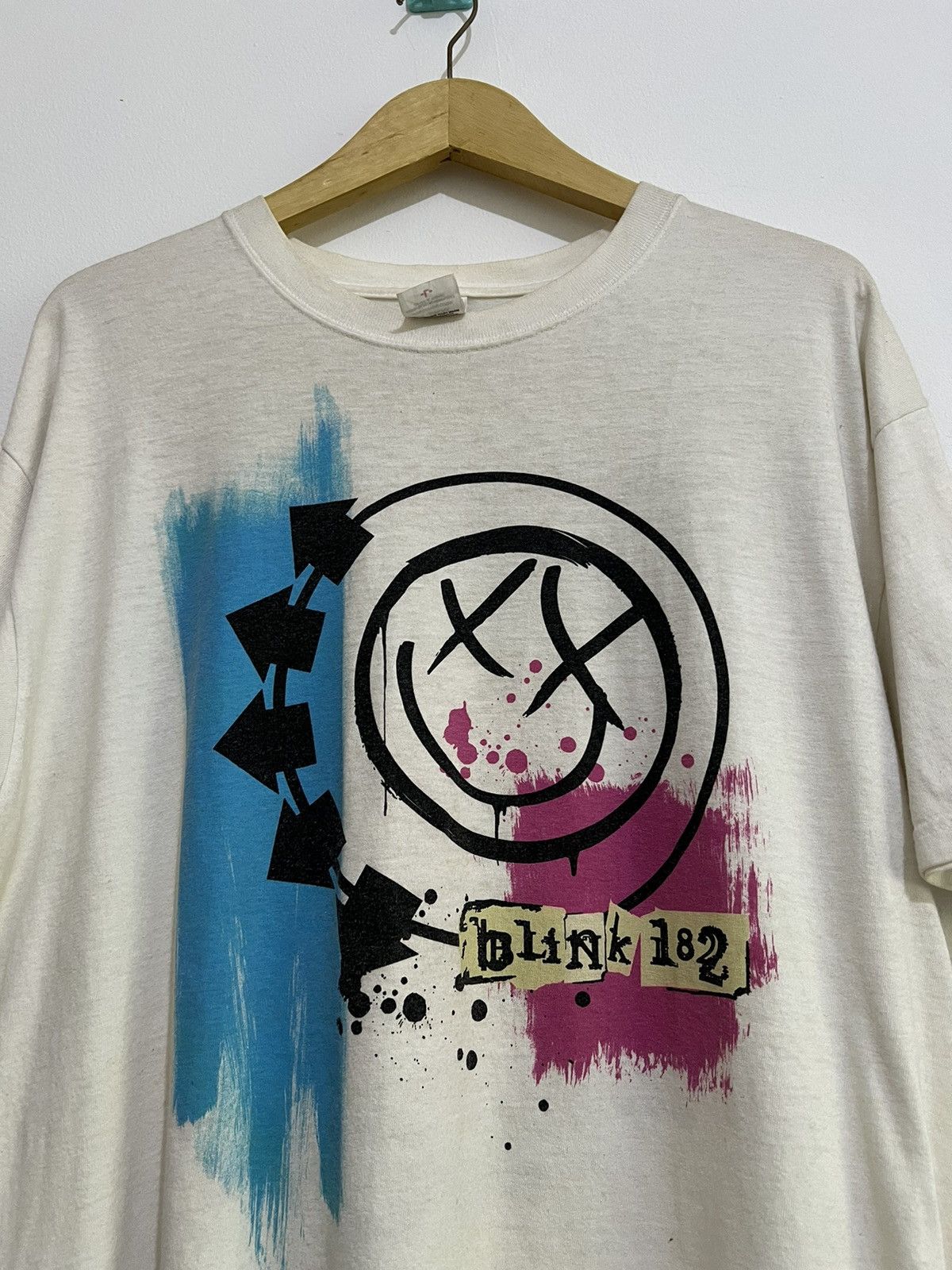 Anvil × Band Tees × Vintage (SOLD) Blink 182 World Tour 2004 Tshirt Size US L / EU 52-54 / 3 - 2 Thumbnail