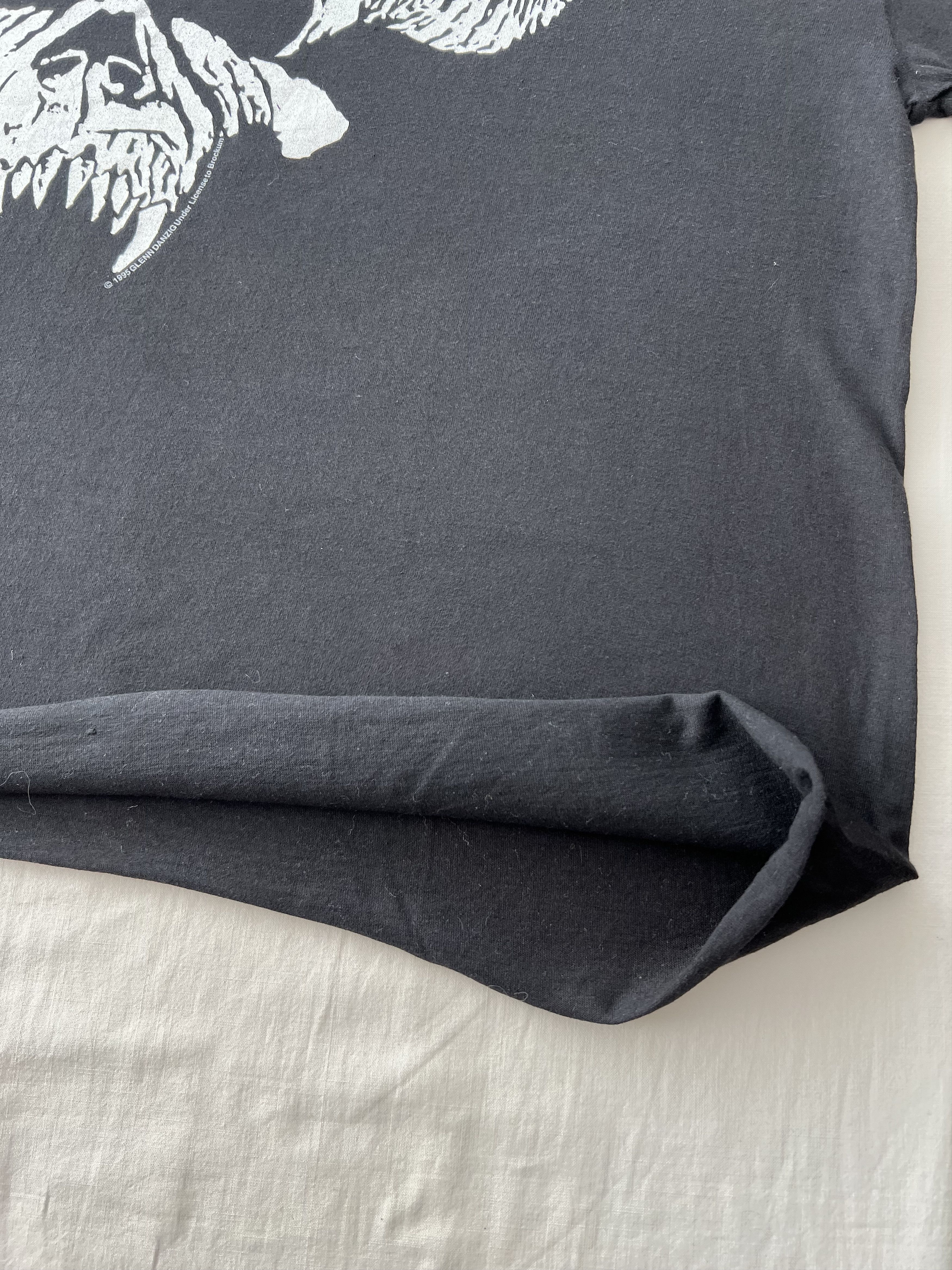Band Tees Vintage 1995 Danzig Heavy Metal Band Cropped Black T-shirt Size US XL / EU 56 / 4 - 9 Thumbnail