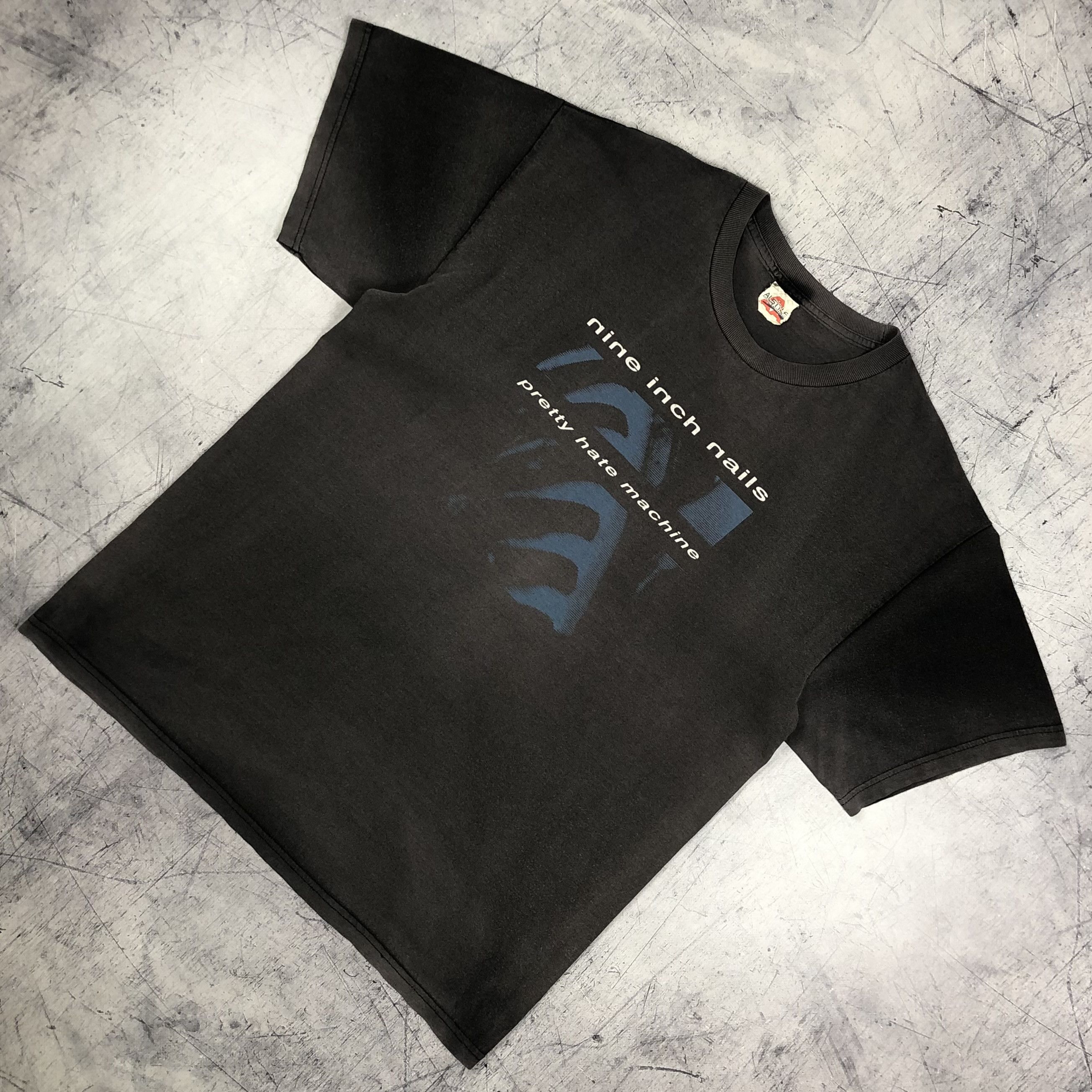 Band Tees Rare Vintage NIN Nine Inch Nails Pretty Hate Machine Tee 90s Size US L / EU 52-54 / 3 - 5 Thumbnail