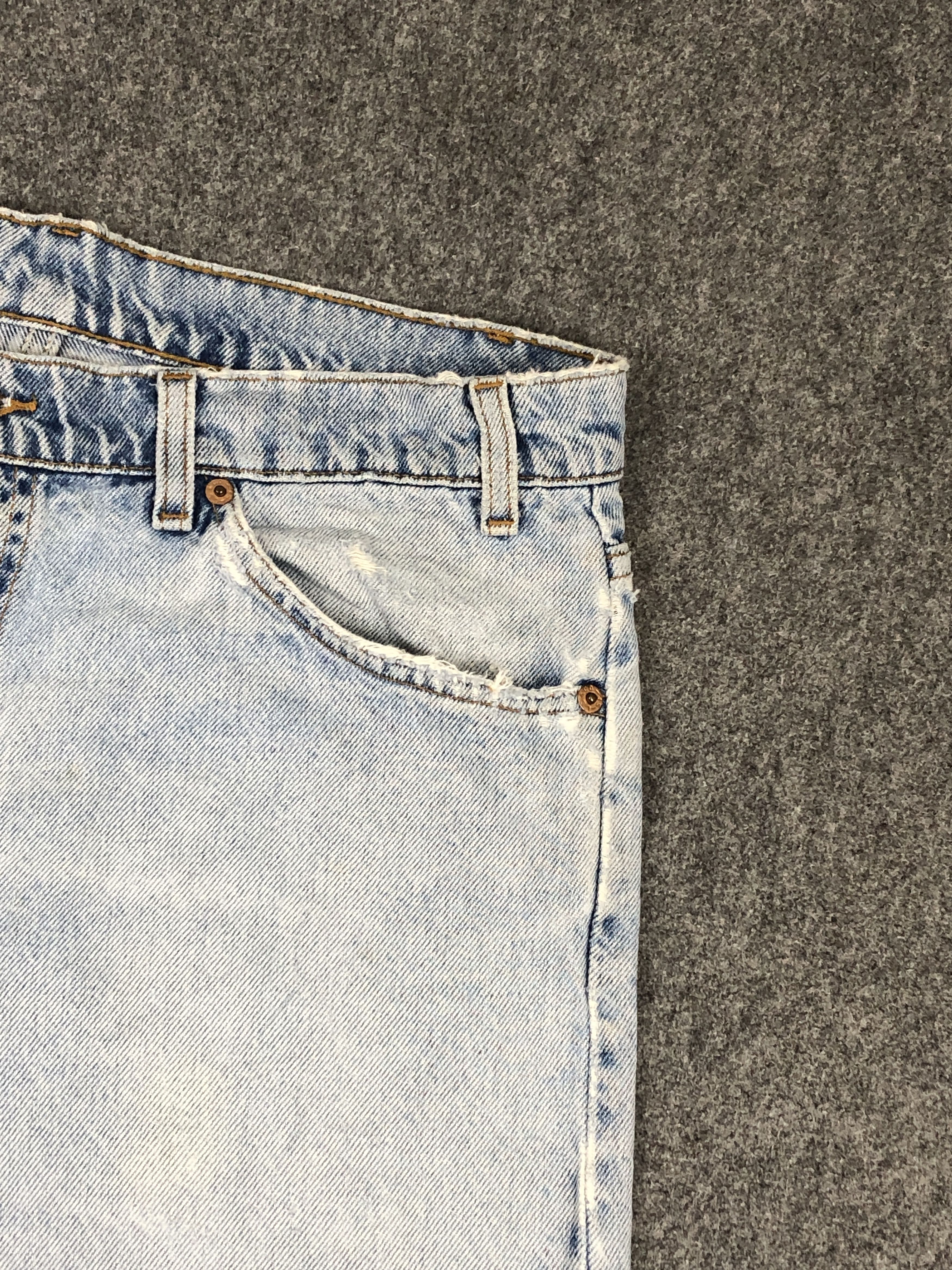Levi's Distressed Vintage 90s Levis Light Washed Jeans DP2358 Size US 31 - 11 Thumbnail