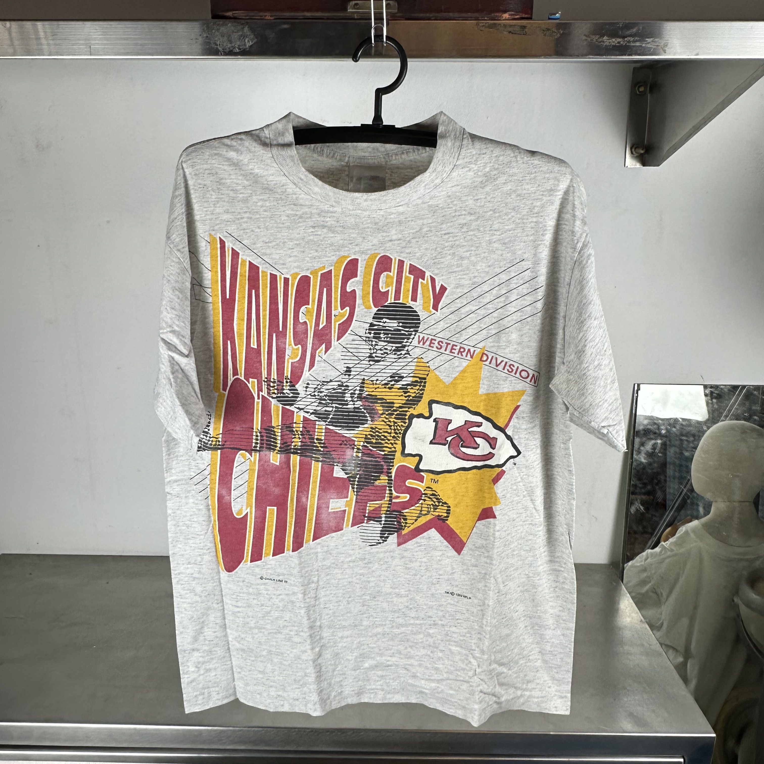 Vintage Vintage 1993 Kansas City Chiefs NFL Graphic XL T-Shirt Size US XL / EU 56 / 4 - 1 Thumbnail