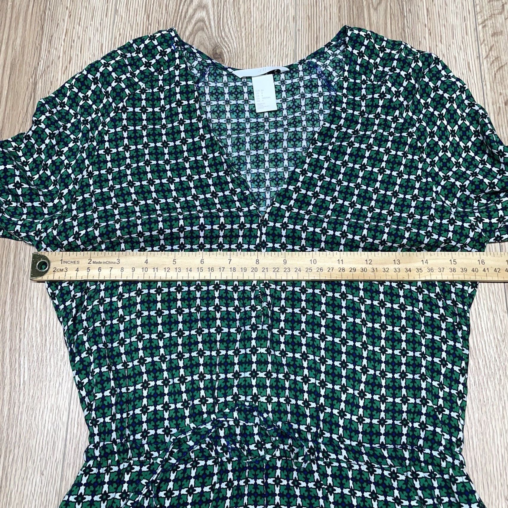 H&M H&M Geometric Playsuit Romper Women's Size 4 Green Long Sleeve V-Neck Casual Teens Size S / US 4 / IT 40 - 6 Thumbnail