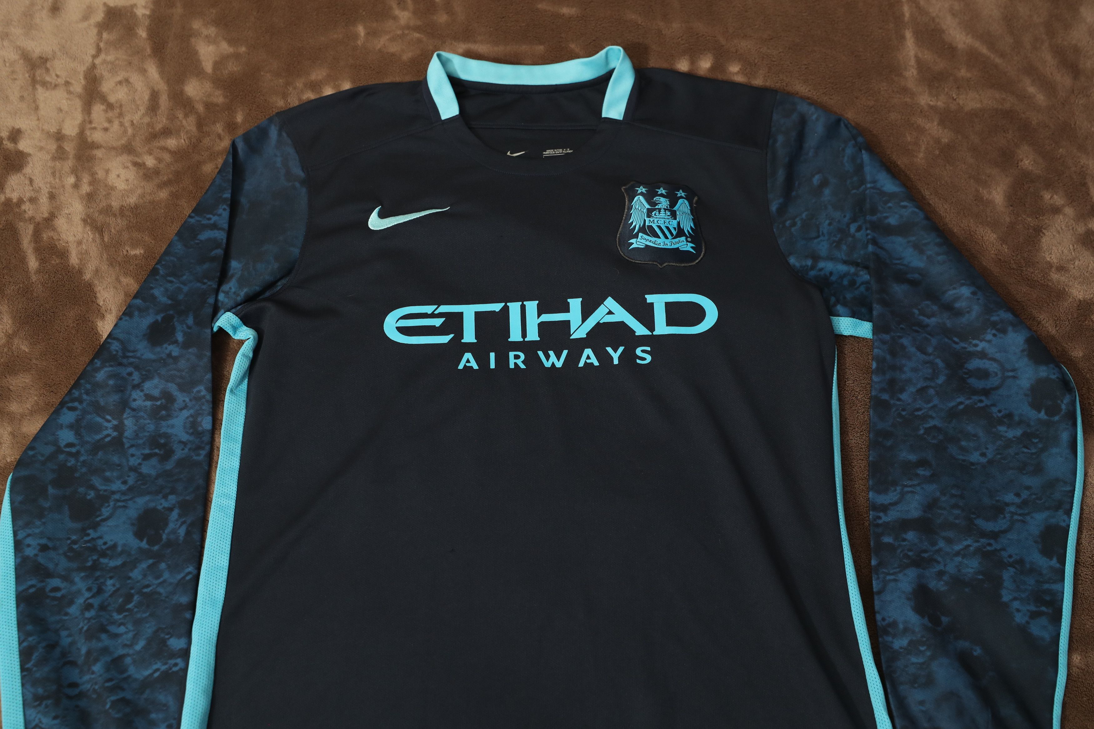 Nike Manchester City 2015-2016 Long Sleeve (L) Size US L / EU 52-54 / 3 - 3 Thumbnail