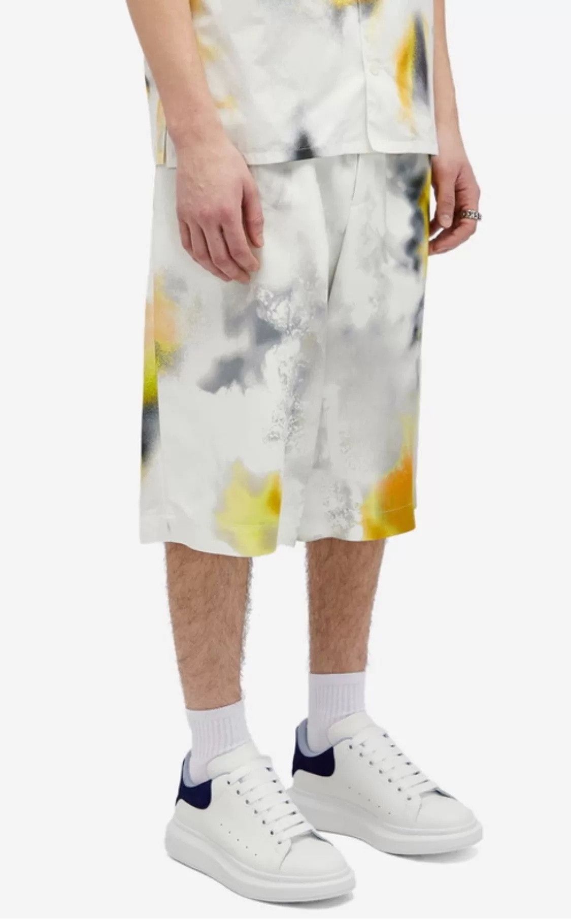 Alexander McQueen Alexander McQueen Abstract Pattern Shorts Size US 28 / EU 44 - 1 Thumbnail