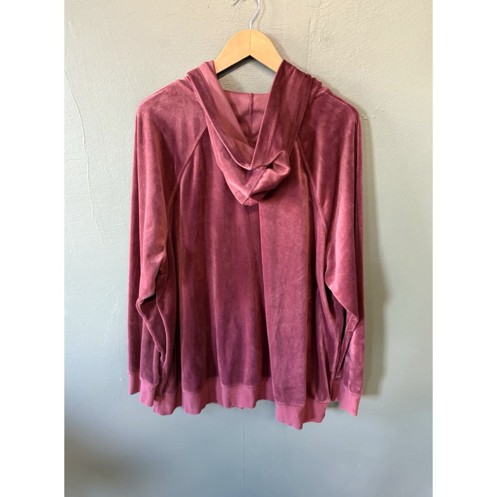 Velour Livi Active Womens Red Velour Full Zip Hooded Sweatshirt 26/28 Plus Size Mens Womens? Size 4XL / US 24-26 - 2 Thumbnail