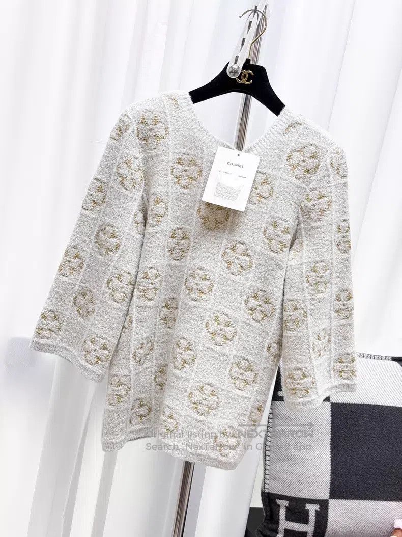 Chanel Chanel Golden camellia V-neck knitted sweater Size XS / US 0-2 / IT 36-38 - 1 Thumbnail