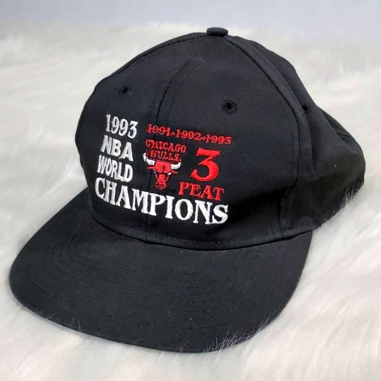 Vintage Chicago Bulls 1993 3-Peat 1993 finals hat! Rare Size ONE SIZE - 2 Thumbnail