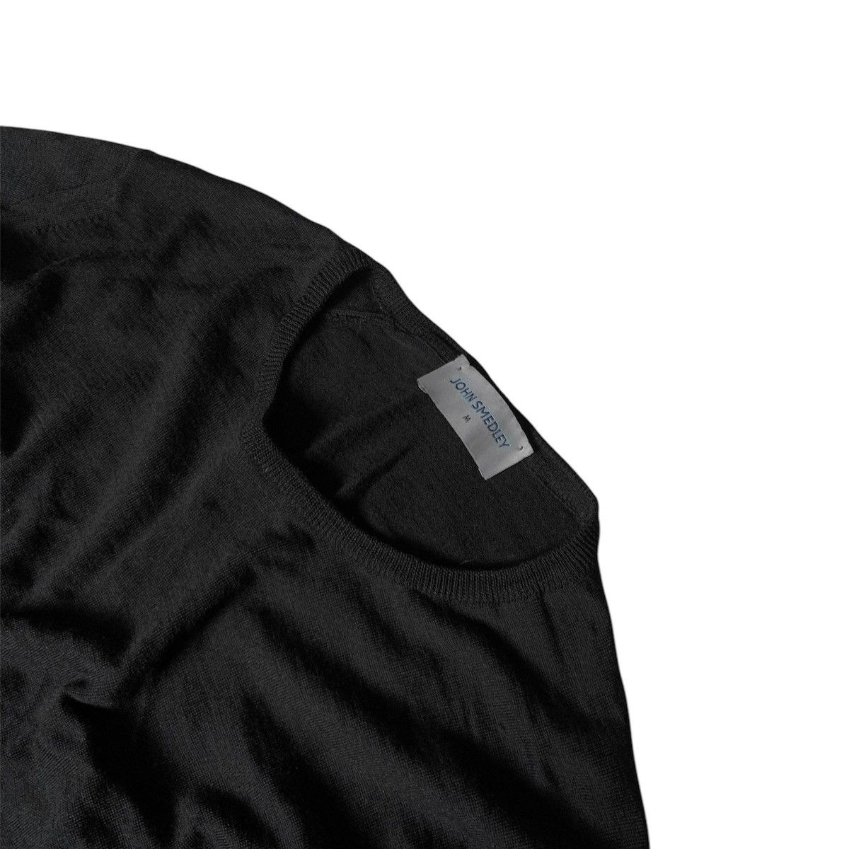 John Smedley 🧿extra-fine Scotland wool crewneck sweater in black Size US M / EU 48-50 / 2 - 2 Thumbnail