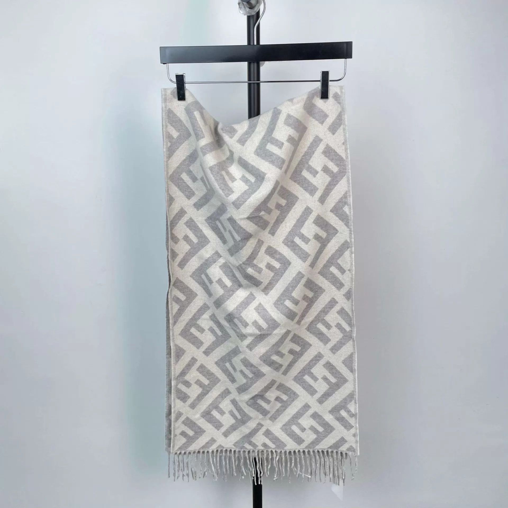 Fendi Fendi cashmere scarf 170x45cm Size ONE SIZE - 1 Thumbnail