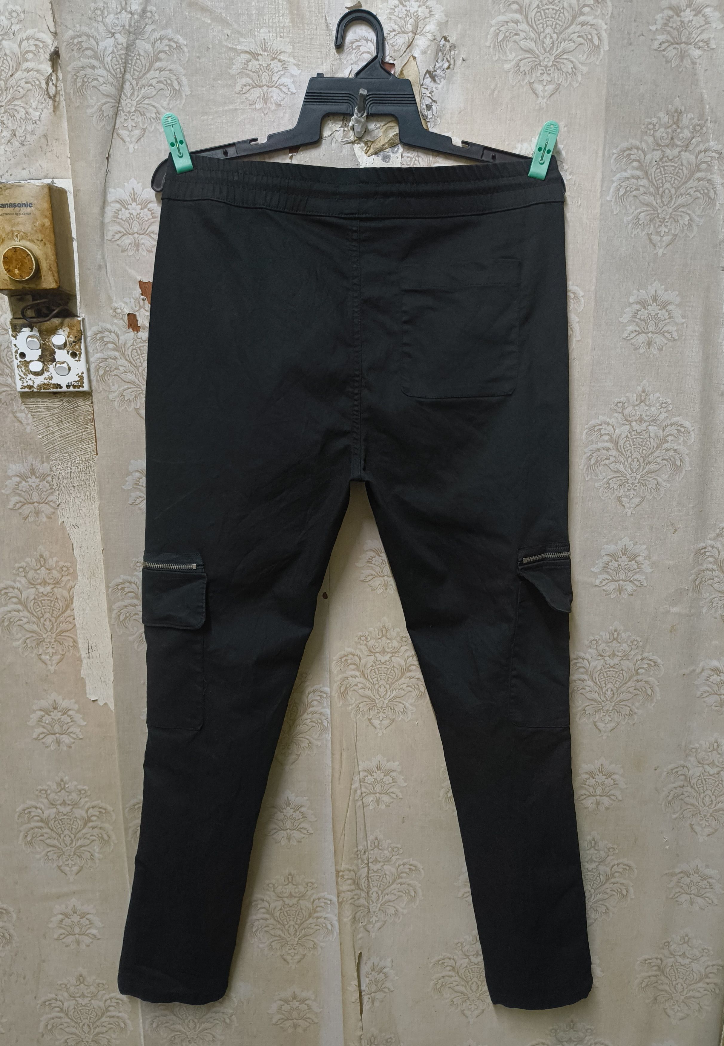 Hot Topic Hot Topic Men’s Black Punk Gothic Cargo Pants Size US 35 - 2 Thumbnail