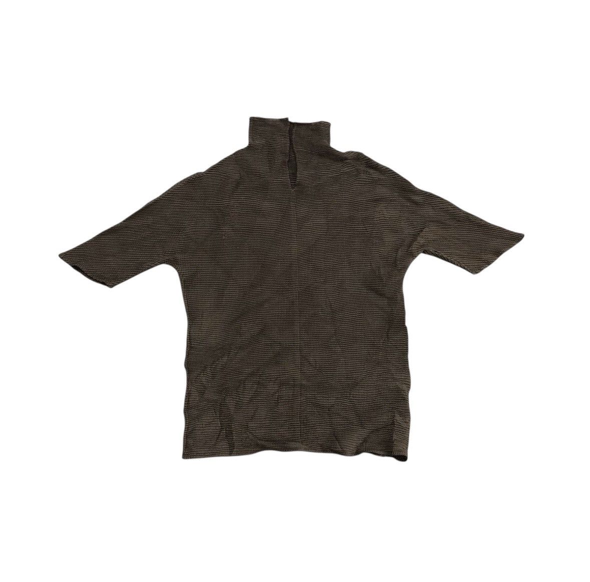 Issey Miyake 2000s Issey Miyake Pleats Turtleneck Strect Material Size US S / EU 44-46 / 1 - 7 Thumbnail