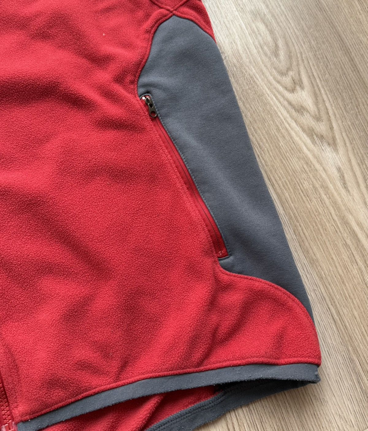 Nike ACG Vintage Nike Acg Red Fleece Vest Therma Fit Size US XL / EU 56 / 4 - 4 Thumbnail