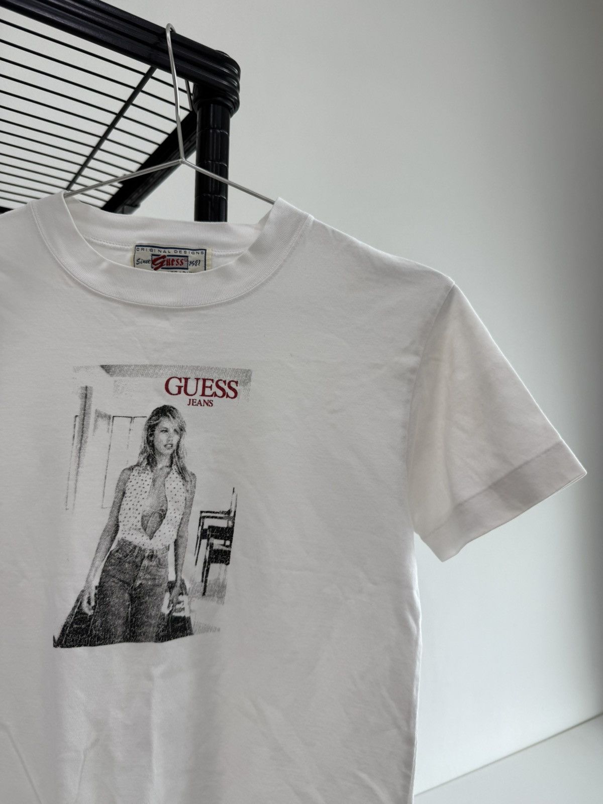 Guess RARE Vintage Guess Parfum Photo T-Shirt Size XS / US 0-2 / IT 36-38 - 2 Thumbnail