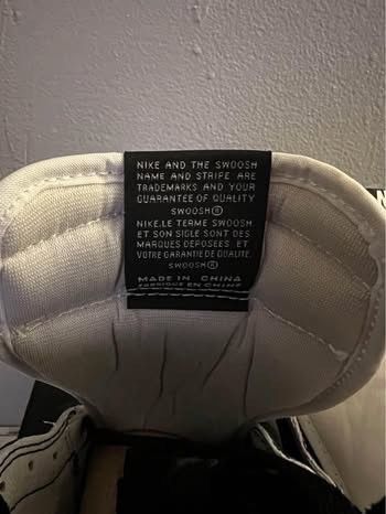 Nike Jordan 1 Mocha Size US 8 / EU 41 - 4 Thumbnail