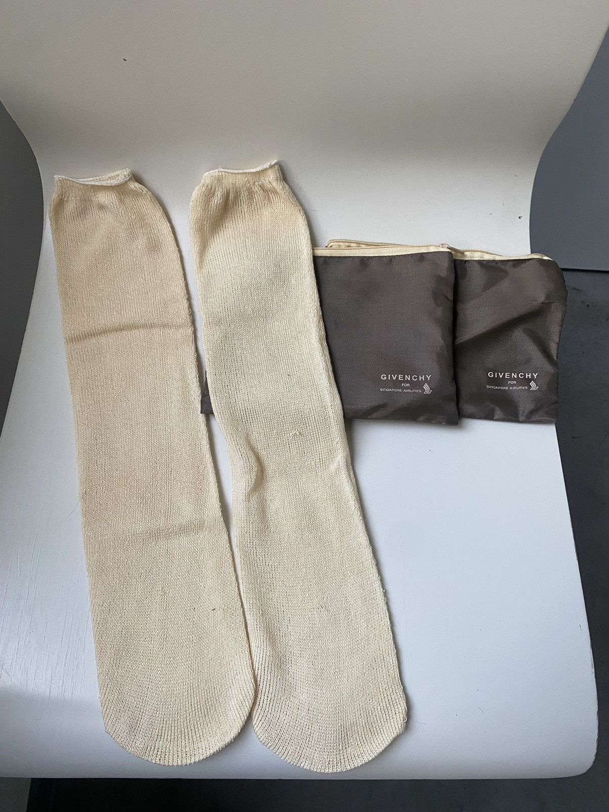 Givenchy Givenchy Linen Socks Veryrare , Streetwear style Gucci,Prada Size ONE SIZE - 1 Thumbnail