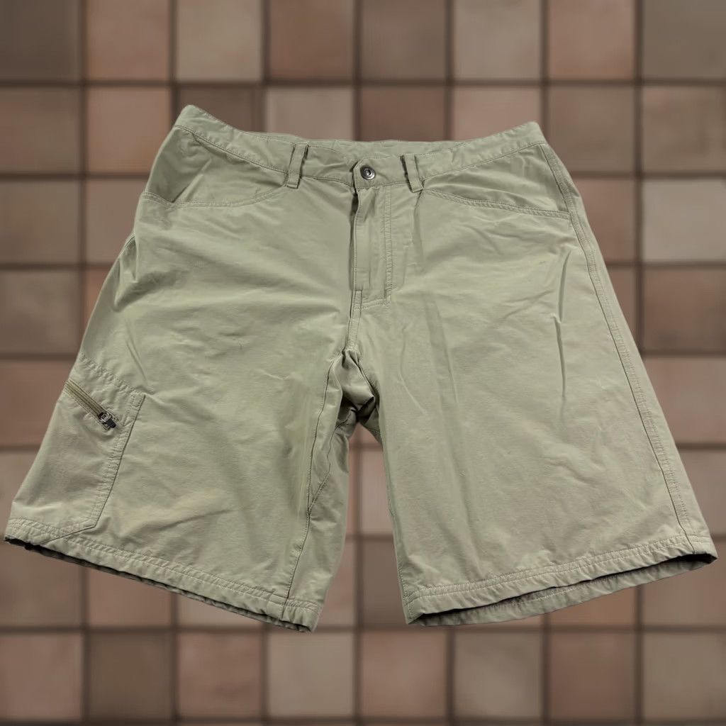 Patagonia Patagonia Shorts Mens 35 Beige Rock Craft Cargo Outdoor Hiking Trail Stretch Shorts Mens Beige Rock Craft Cargo Outdoor Hiking Trail Stretch Size US 35 - 1 Thumbnail