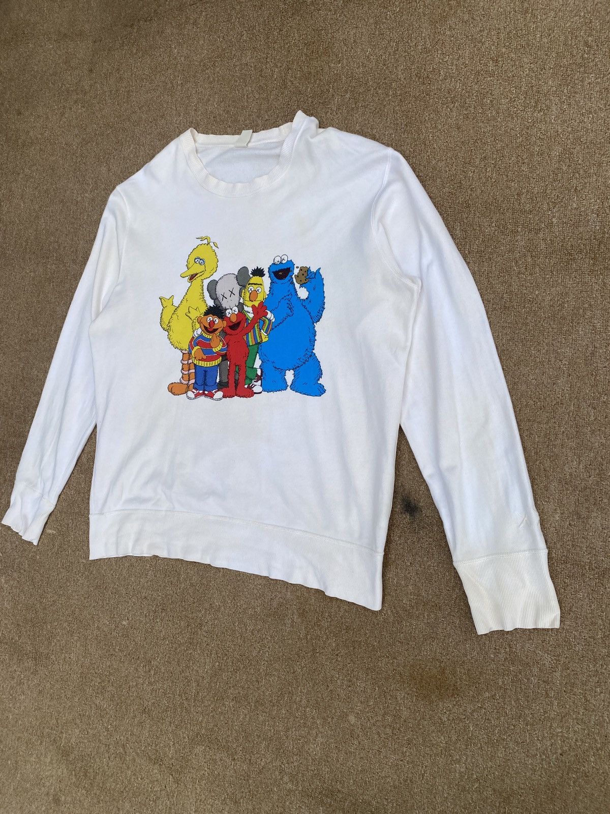 Kaws × Uniqlo Vintage uniqlo x kaw sesame street crewneck sweatshirt Size US XL / EU 56 / 4 - 11 Thumbnail
