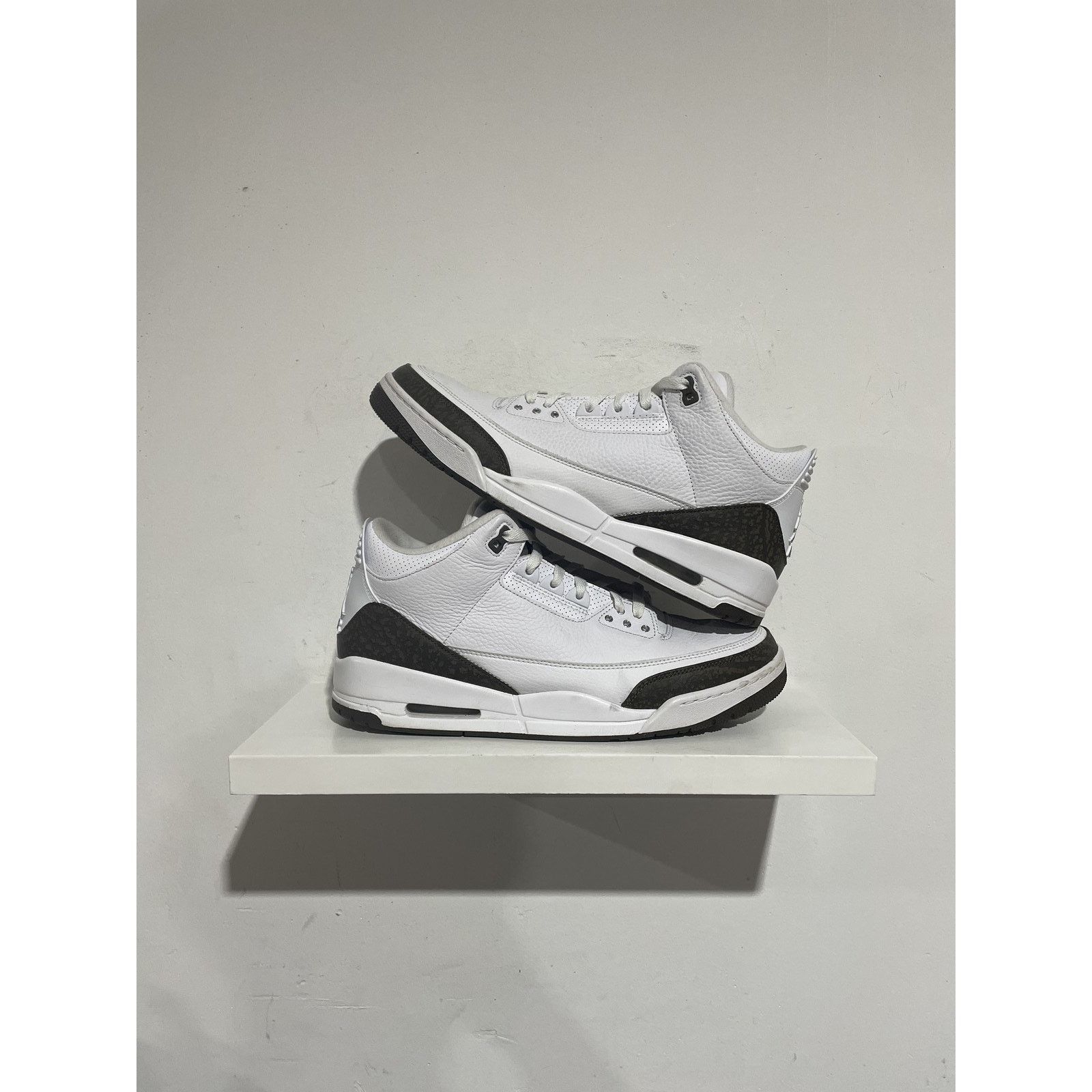 Jordan Brand NIKE JORDAN 3 MOCHA 2018 SIZE 13 PREOWNED Size US 13 / EU 46 - 1 Thumbnail