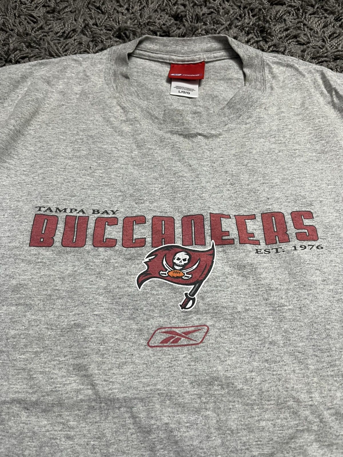 Reebok Vtg 00s Reebok Buccaneers NFL Grey Tee Y2K Style Size US L / EU 52-54 / 3 - 3 Thumbnail