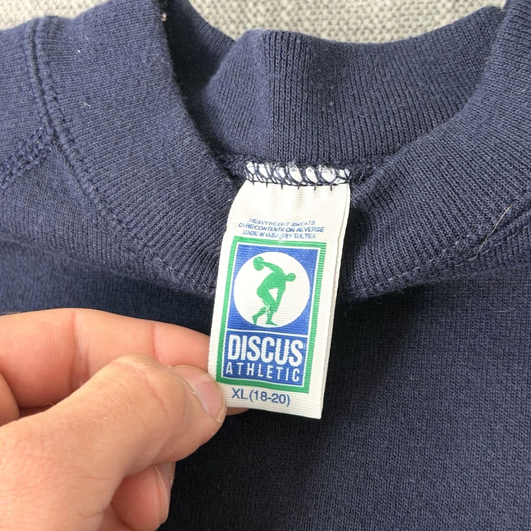 Vintage VINTAGE Discus Athletic Sweatshirt Crewneck Mens Size S Navy Blue 90s Blank Size US S / EU 44-46 / 1 - 3 Thumbnail