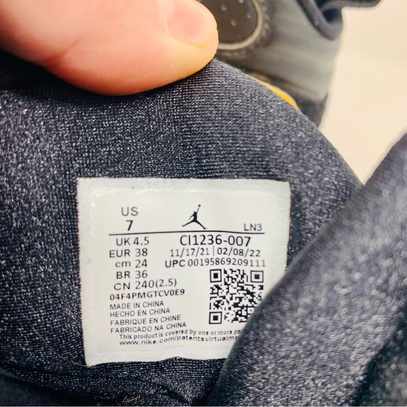 Jordan Brand Jordan 8 Retro 'Taxi' CI1236-007 Womens Size 7 Mens Size 6.5 Size US 7 / IT 37 - 10 Thumbnail