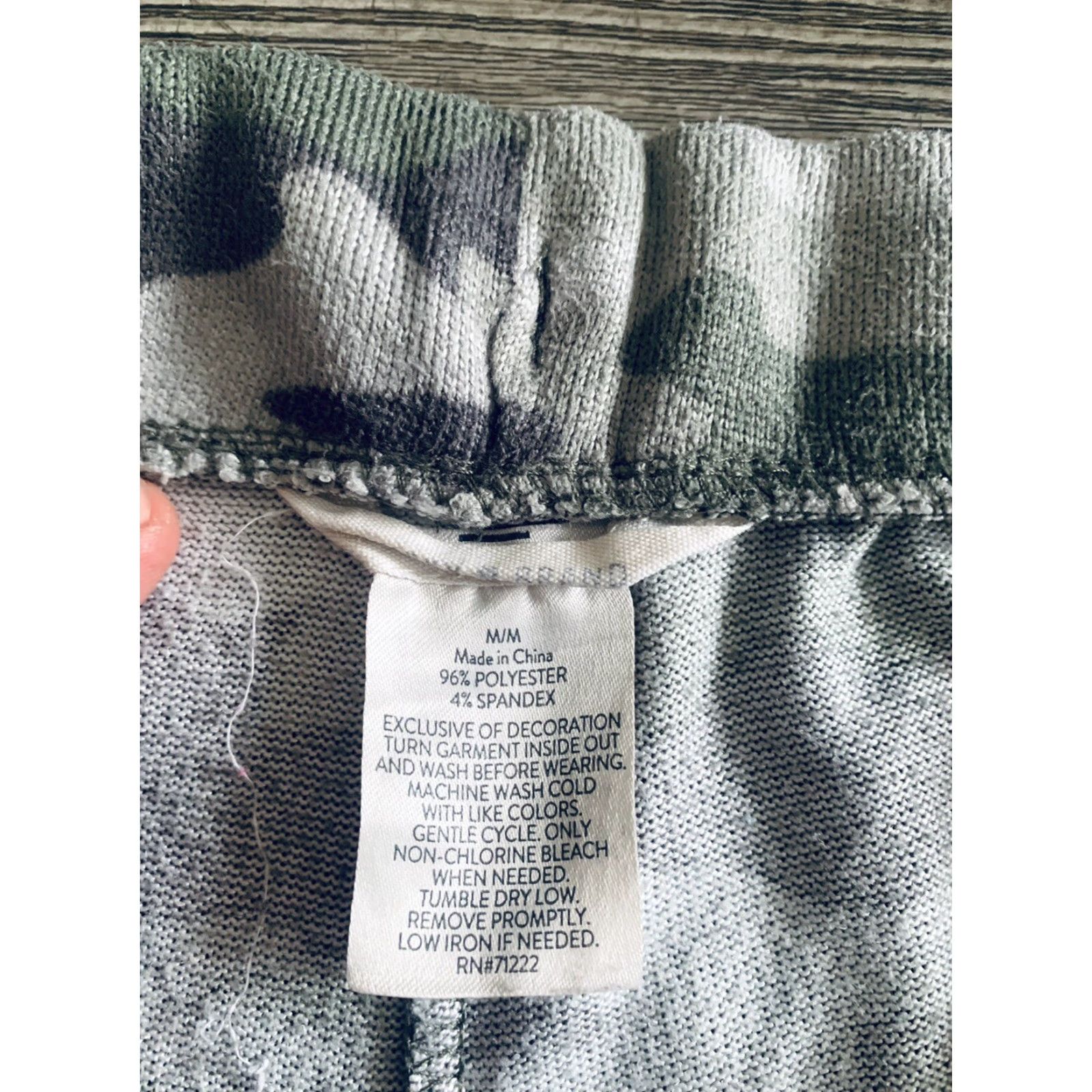 Lucky Brand Lucky Brand Shorts Womens Medium Camo Stretch Knit Drawstring Athletic Running & Jogging Womens Size 42" / US 20 - 2 Thumbnail