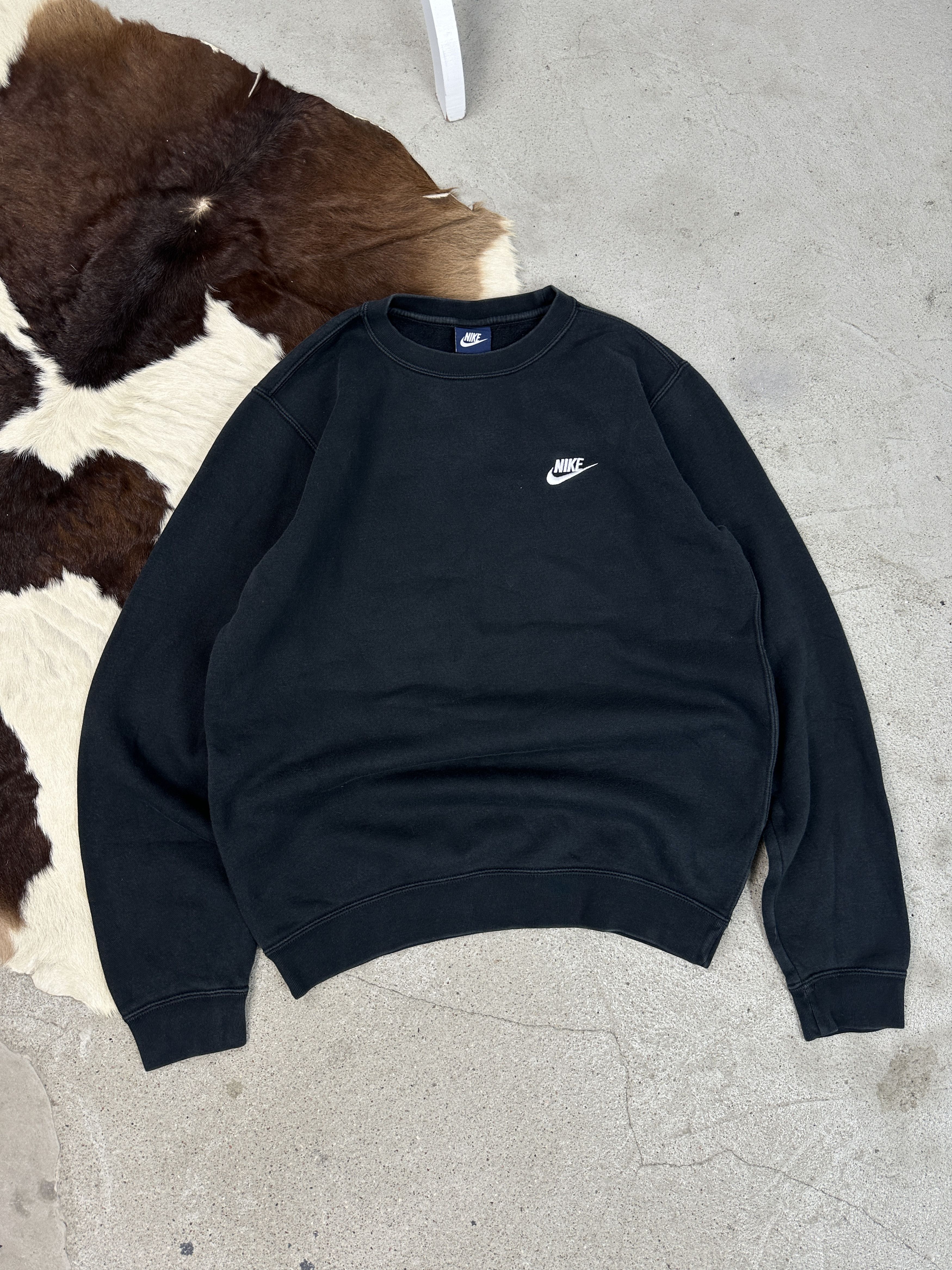 Nike × Vintage Vintage Streetwear Sporty Nike Classic Logo Sweatshirt 00s Size US S / EU 44-46 / 1 - 1 Thumbnail