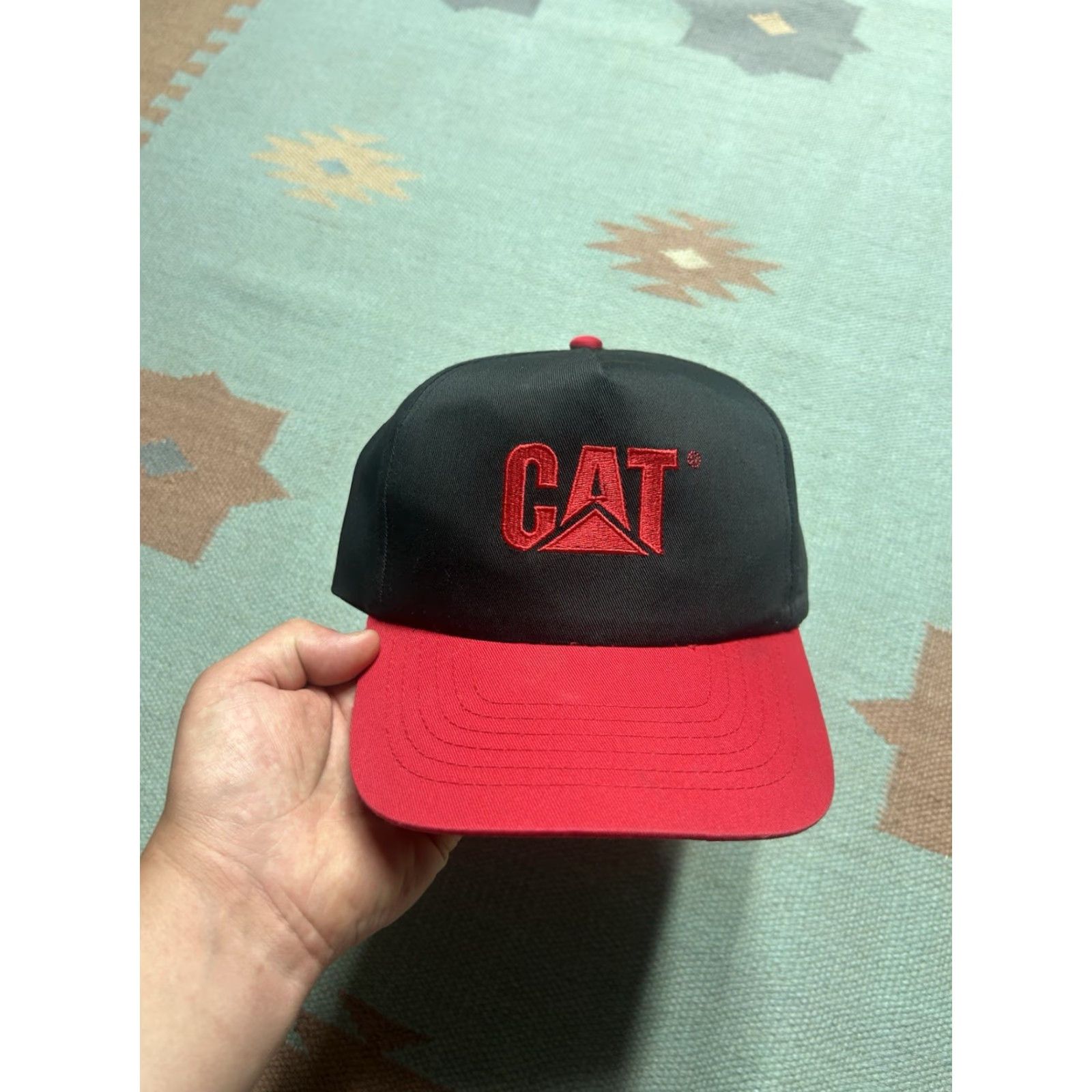 Vintage VINTAGE CAT SnapBack Hat Cap Men Adjustable Black Red 2 Tone Caterpillar Construction Cat Theme Mens Size ONE SIZE - 2 Thumbnail