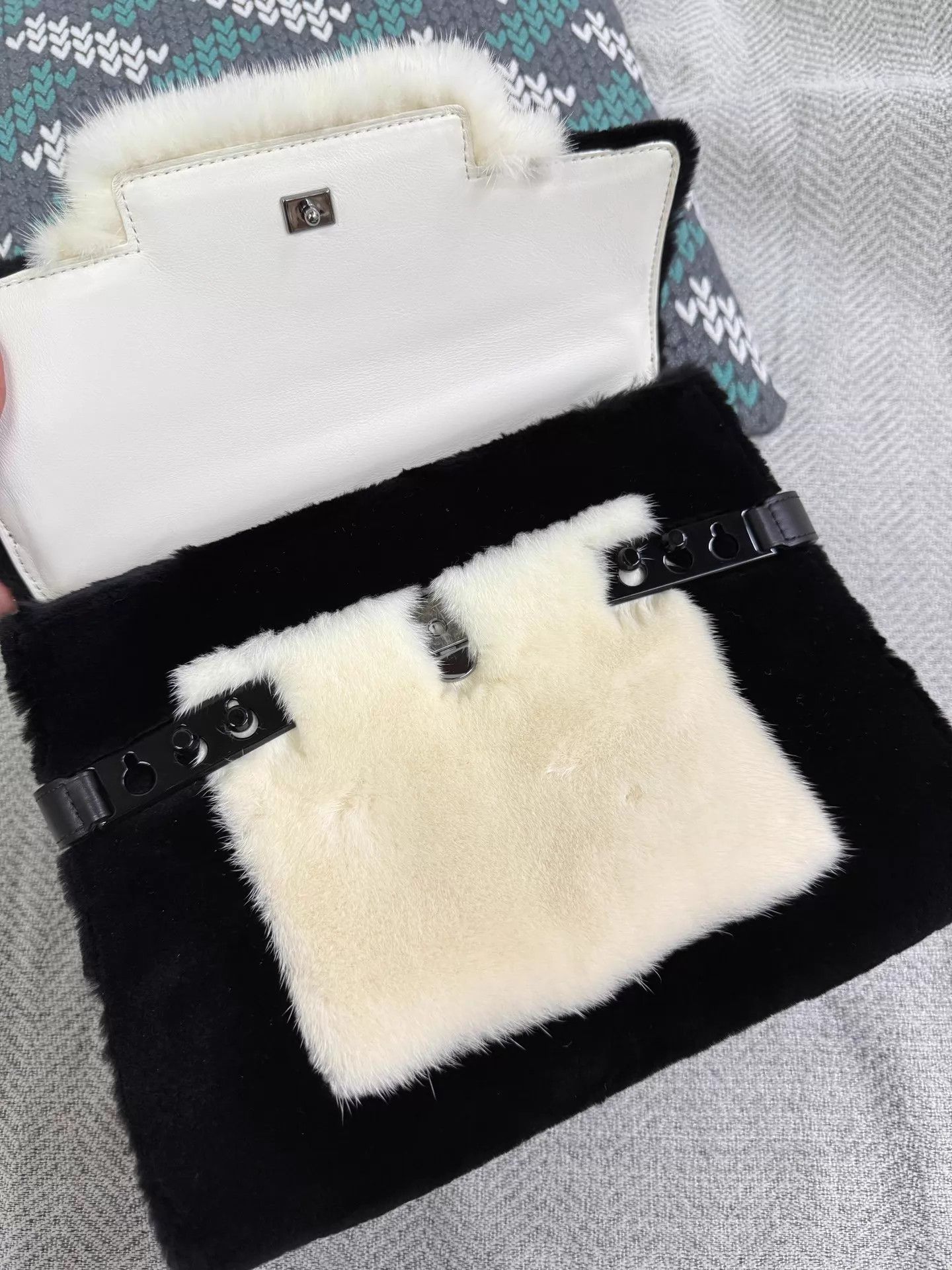 Delvaux Delvaux B&W Mink Tempete Medium Shoulder Bag Size ONE SIZE - 4 Thumbnail