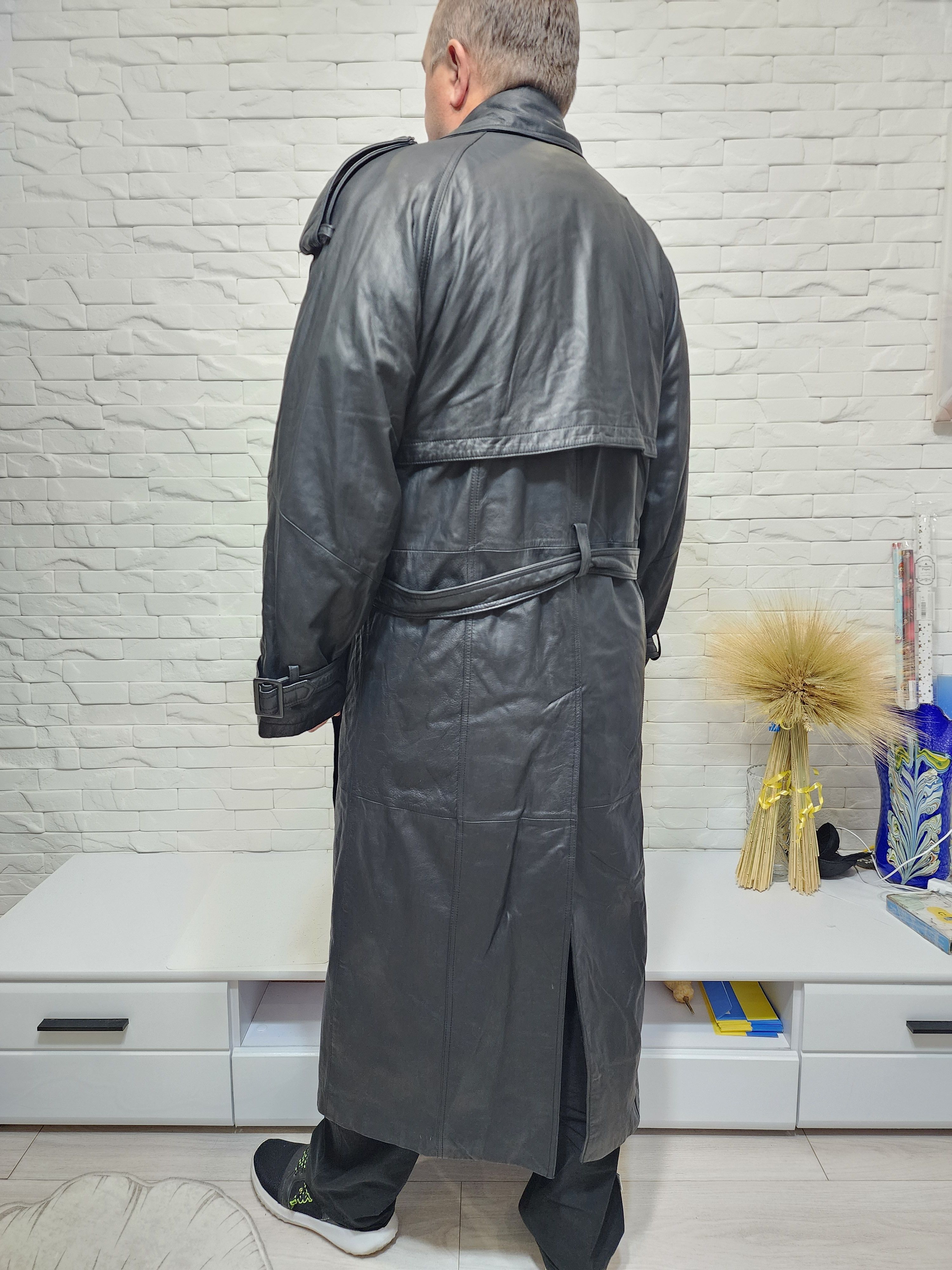 Uniqlo Black Leather Long Coat: Men's Raincoat With Fur Lining. Size US L / EU 52-54 / 3 - 3 Thumbnail