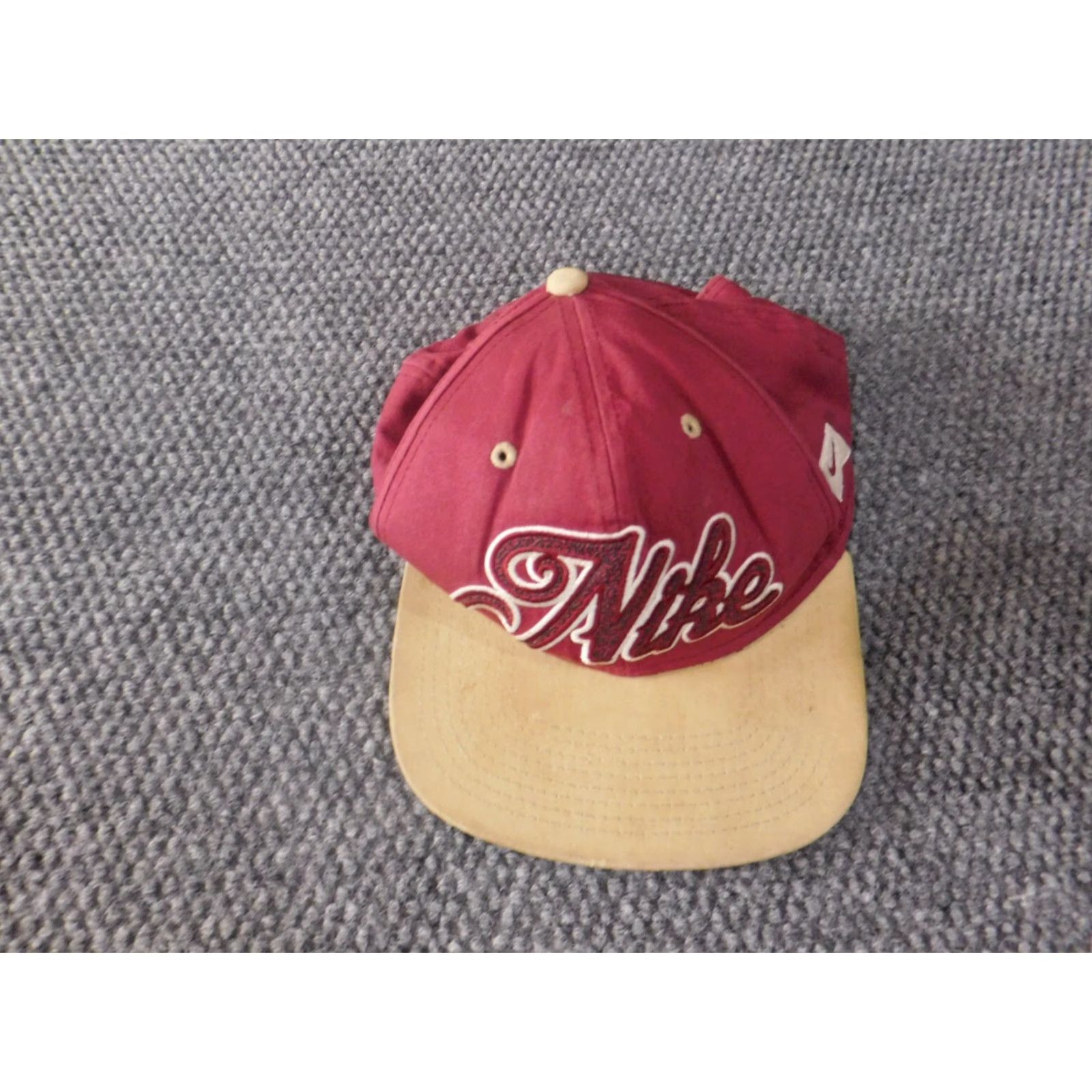 Nike VINTAGE Nike Hat Cap snapback Mens red logo classic Mens One Size Red Nike Hat Snapback Casual Classic 90s? Size ONE SIZE - 3 Thumbnail