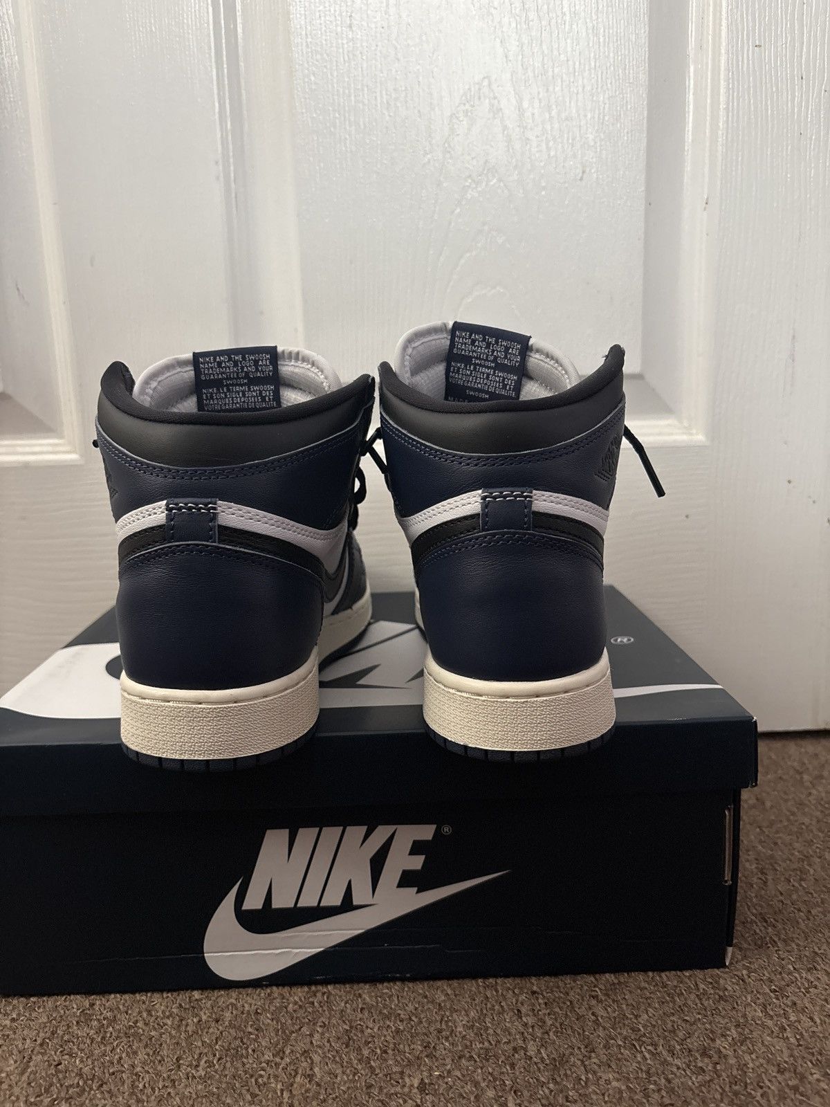 Jordan Brand Air Jordan 1 Retro High OG GS 'Midnight Navy' Size US 7 / EU 40 - 4 Thumbnail