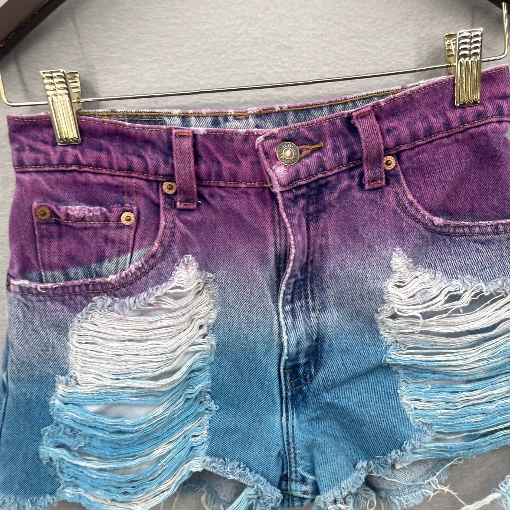 Levi's VINTAGE Levi's Boho Cut-Off Shorts Womens 7 JR Distressed Denim Blue 90s Size 28" / US 6 / IT 42 - 4 Thumbnail