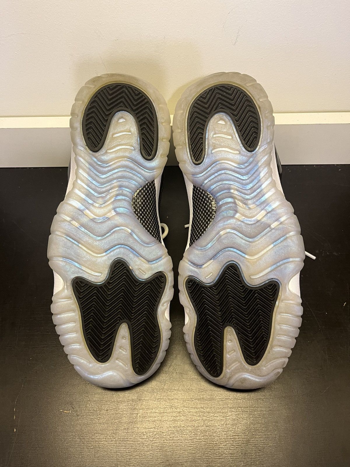 Jordan Brand Air Jordan 11 Retro Low Iridescent GS 4.5Y 528896-145 Size US 6 / IT 36 - 7 Thumbnail