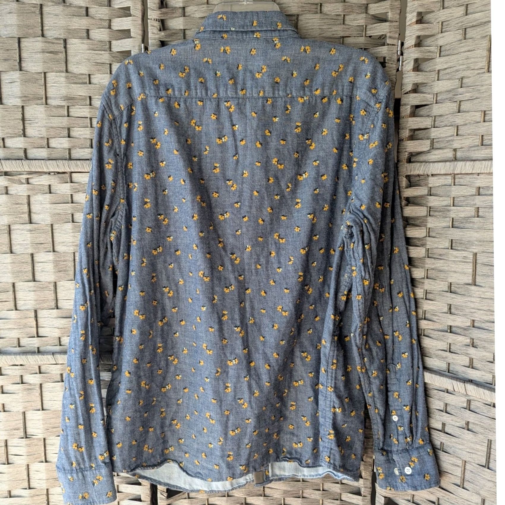 Banana Republic Banana Republic Shirt Mens XL Untucked Slim Fit Button Down Floral Blue Yellow Chambray Button-Up Pocket Casual Workwear Women? Size US XL / EU 56 / 4 - 3 Thumbnail