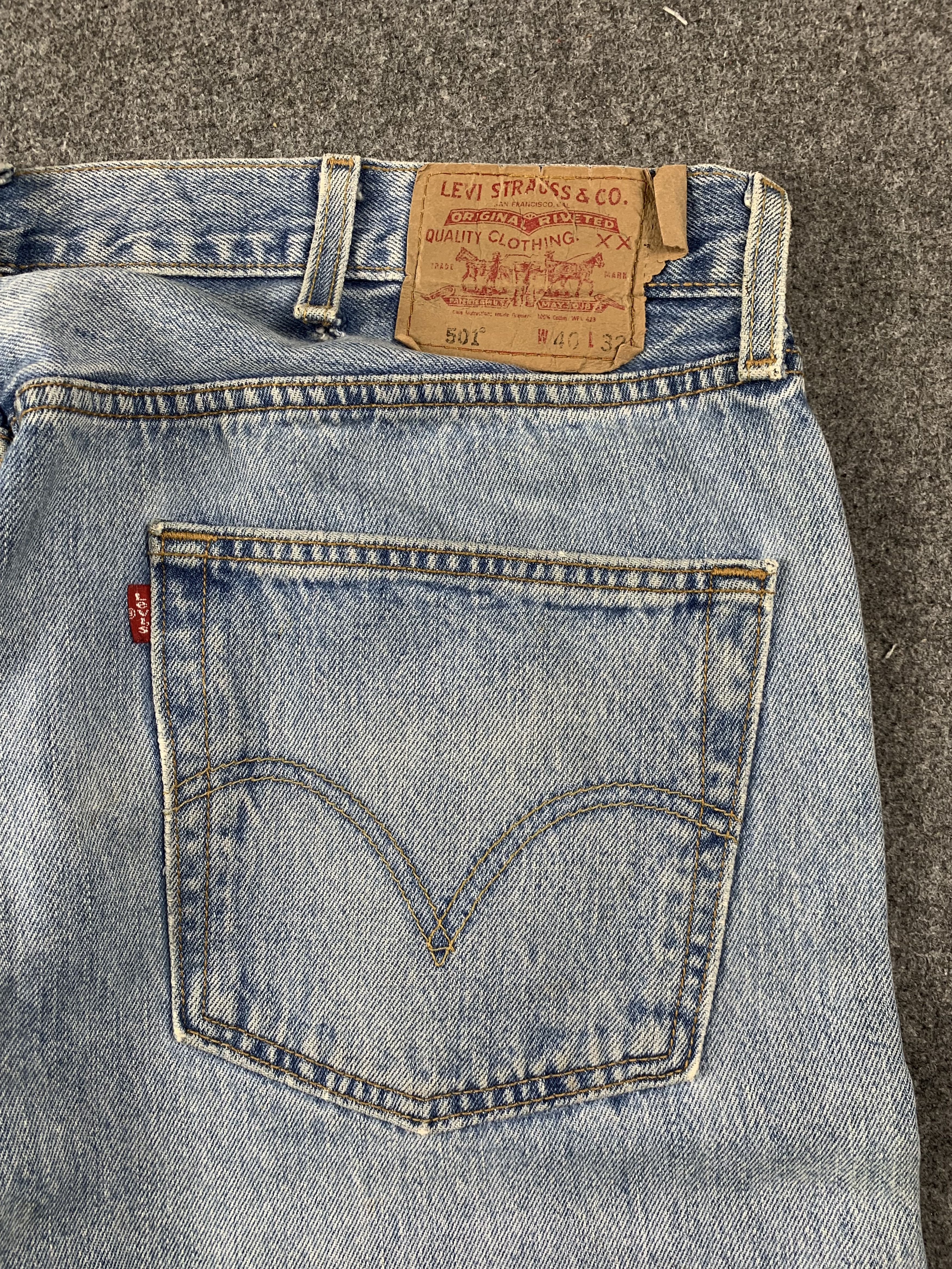 Levi's Vintage 90s Levis 501 Faded Blue Jeans DP2100 Size US 39 - 13 Thumbnail