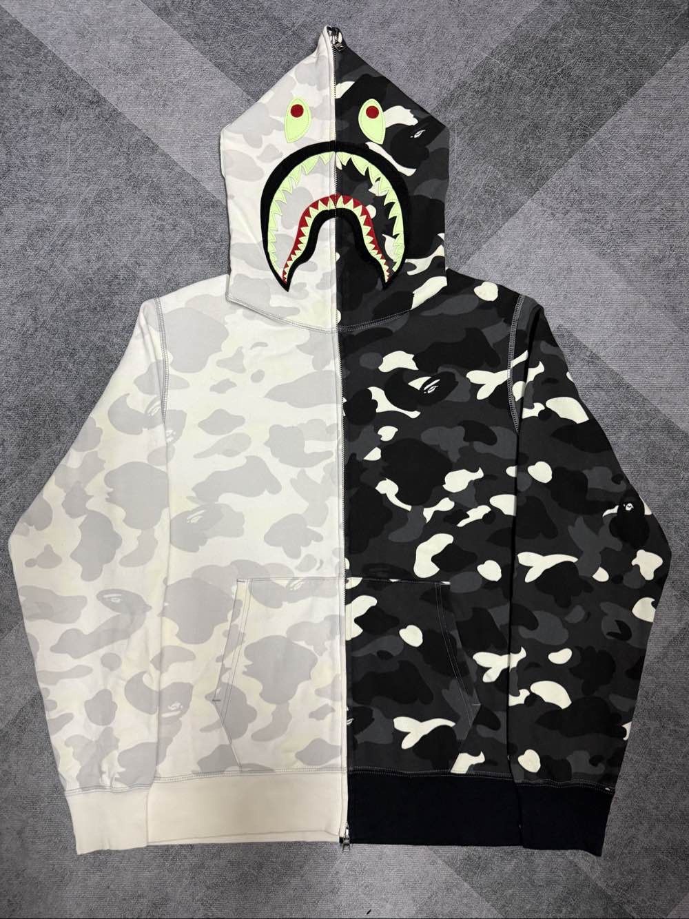 Bape A Bathing Ape Split Camo Shark Hoodie Size XL Size US XL / EU 56 / 4 - 1 Thumbnail