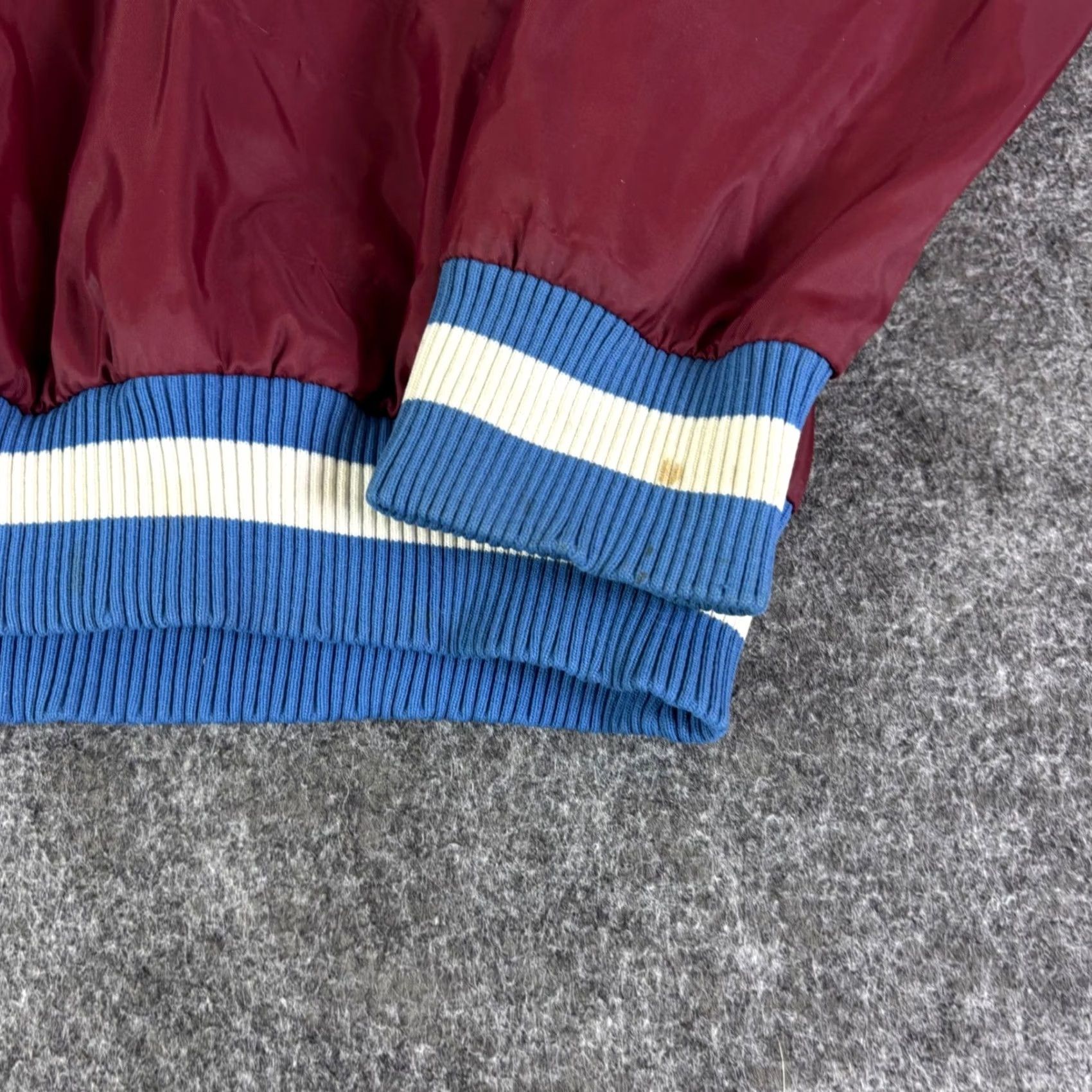 Champion VINTAGE Champion Jacket Windbreaker Mens Small Maroon Zip Hooded Size US S / EU 44-46 / 1 - 5 Thumbnail
