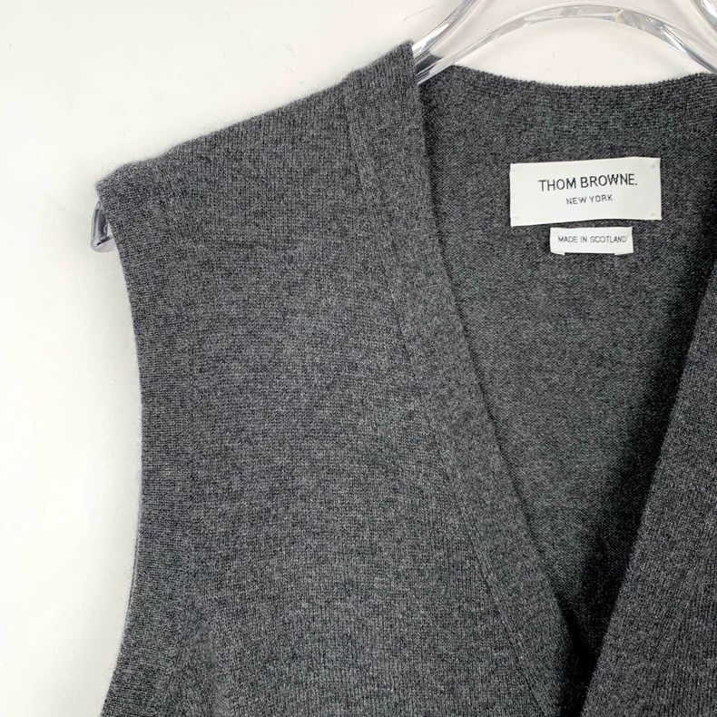 Thom Browne Thom Browne Classic four-bar V-neck gray cashmere knitted v Size US L / EU 52-54 / 3 - 3 Thumbnail