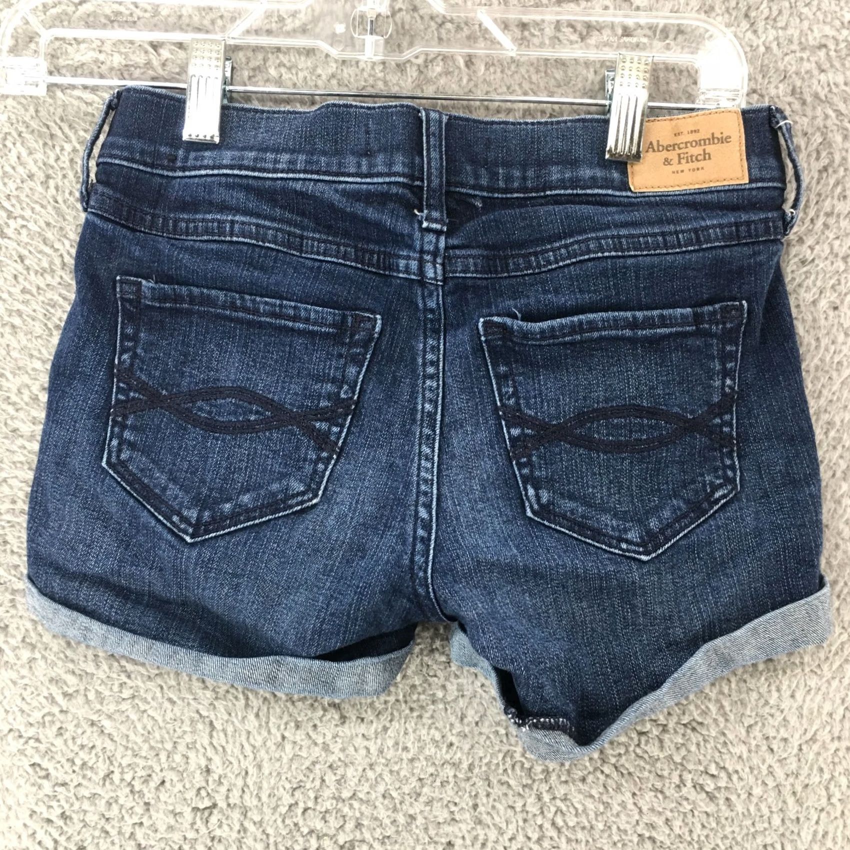 Abercrombie & Fitch Abercrombie & Fitch Hot Boyfriend Rolled Cuff Hem Denim Short Womens 24 Blue Shirt Jeans Boyfriend Slim Casual Modern 5-Pocket Womens Blue 24 Size 42" / US 20 - 7 Thumbnail