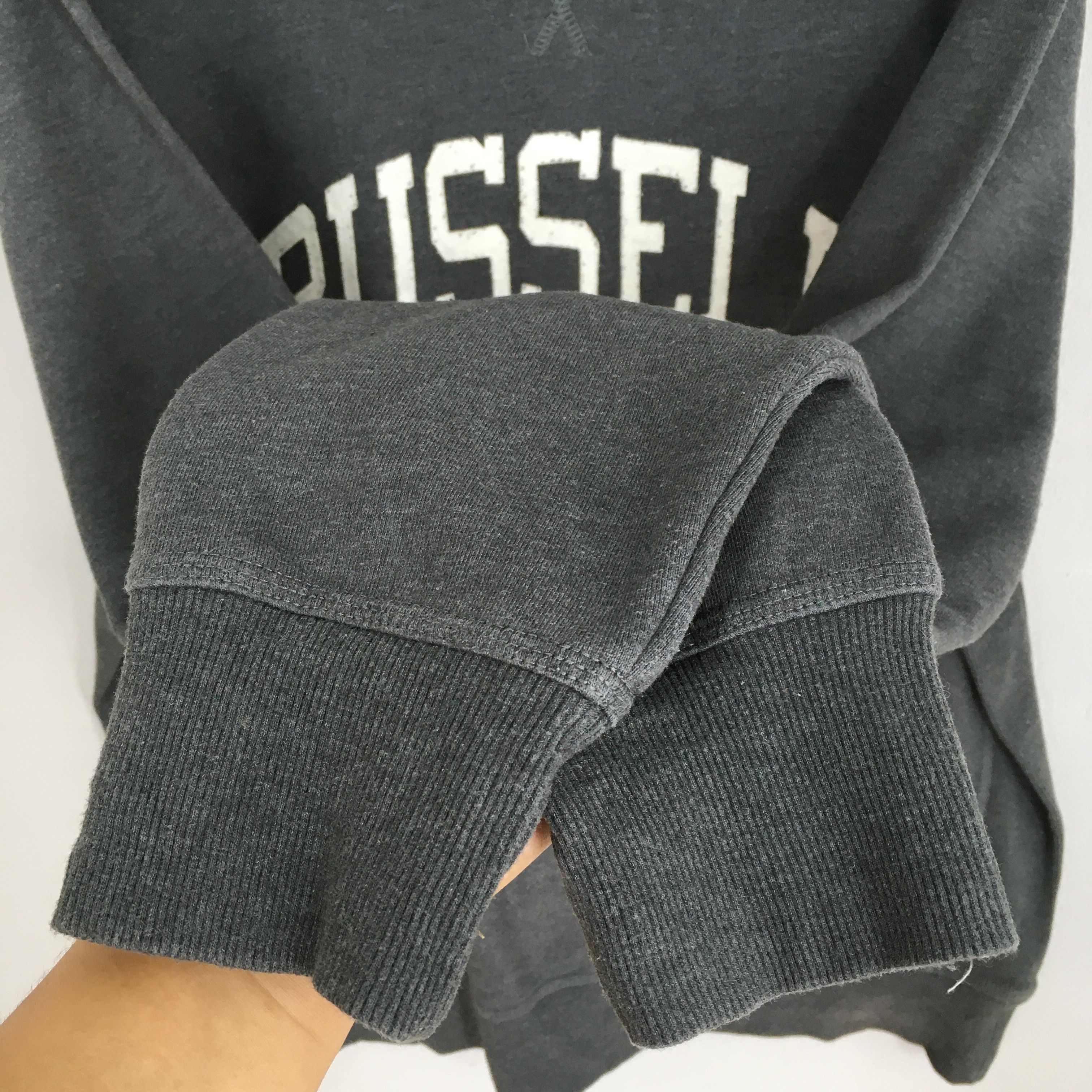 Russell Athletic × Vintage Vintage 90s Russell Athletic Gray Sweatshirt Large Size US L / EU 52-54 / 3 - 5 Thumbnail