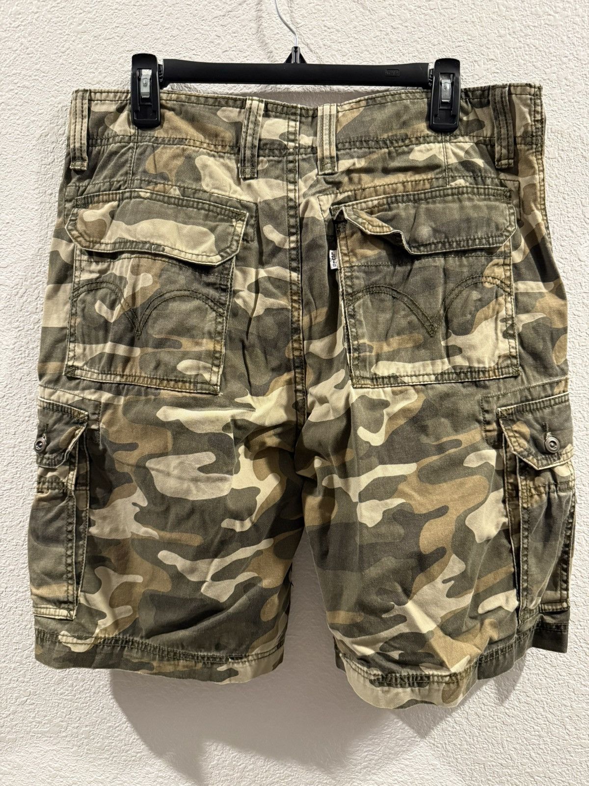 Levi's Levi’s Camo Cargo Shorts Size US 33 - 2 Thumbnail